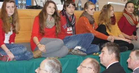 Młodzi z Gołdapi przedstawili spektakl o rodzinie