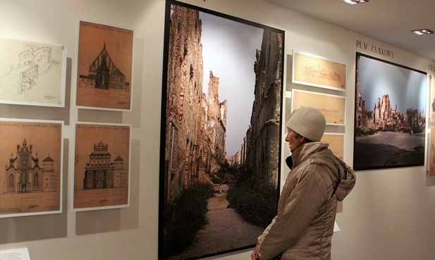 Ruiny stolicy na barwnej fotografii robią ogromne wrażenie