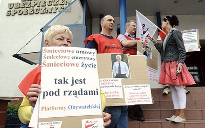 Z 34 tys. umów-zleceń i umów o dzieło skontrolowanych w 2011 r. przez Państwową Inspekcję Pracy aż 13 proc. miało cechy pracy etatowej. Zamiast umów tego typu powinny być zawarte umowy o pracę 