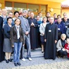 Uczestników szkolenia w Turnie odwiedził bp Henryk Tomasik. Pasterz diecezji przewodniczył Mszy św. A po niej wszyscy stanęli do pamiątkowej fotografii