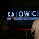 Podróżni na nowym dworcu PKP w Katowicach