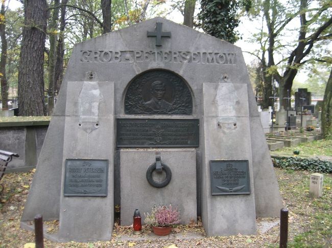 Cmentarz Rakowicki jesienią