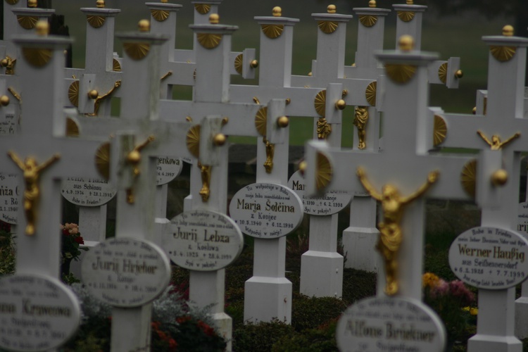 Biały cmentarz w serbołużyckiej Ralbicy