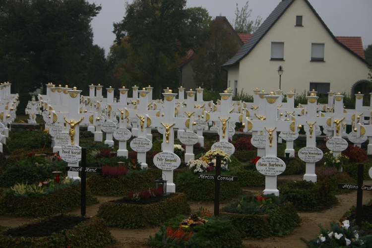 Biały cmentarz w serbołużyckiej Ralbicy