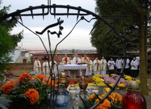 Modlitwa za zmarłych w Sandomierzu 