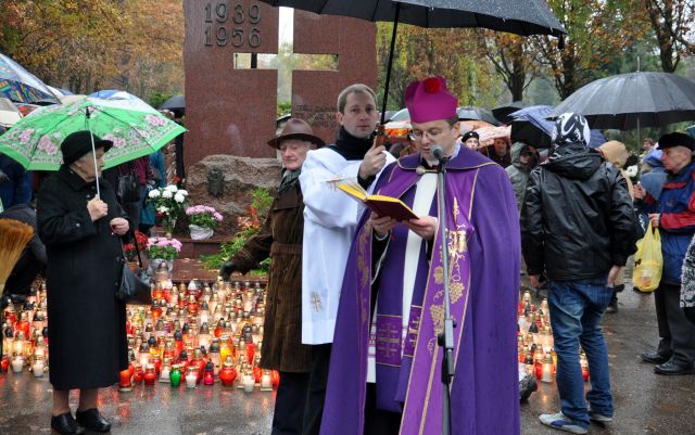 Uroczystości na cmentarzu w Gorzowie Wlkp.