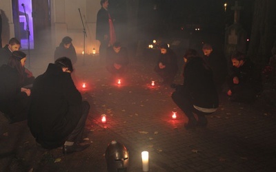 Modlitwa na Starym Cmentarzu na Piaskach