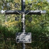 Pomnik-krzyż u zbiegu ul. Jagiellońskiej i al. Solidarności