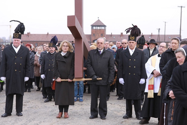 Droga Krzyżowa w byłym KL Birkenau