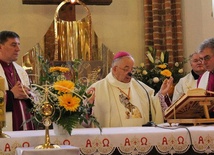 Bp Roman Marcinkowski modlił się przy relikwiach bł. Jana Pawła II