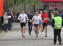 W maratonie wystartowali biegacze z całej Polski