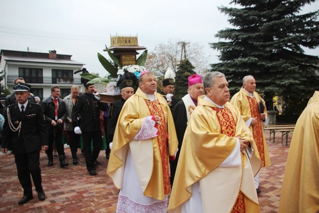 Uroczystość ogłoszenia sanktuarium św. Józefa Bilczewskiego w Wilamowicach