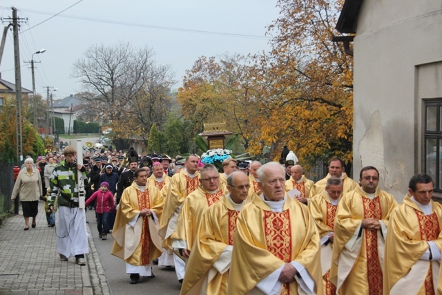 Uroczystość ogłoszenia sanktuarium św. Józefa Bilczewslkiego w Wilamowicach