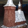  Miniaturowa replika spalonego kościoła z Łękawicy