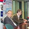 O wizji aeroportu mówili dziennikarzom Tomasz Siwak (z lewej) i Kajetan Orzeł 