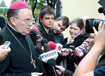 Wrocław, czerwiec 2012 r. Abp Marian Gołębiewski we wrześniu skończył 75 lat.  Zgodnie z Kodeksem Prawa Kanonicznego, złożył rezygnację z funkcji metropolity wrocławskiego