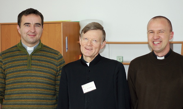 Warsztaty prowadził ks. Andrzej Grefkowicz (w środku). Nad ewangelizacją archidiecezji czuwają ks. Hubert Tryk (po lewej) i ks. Tomasz Pocałujko