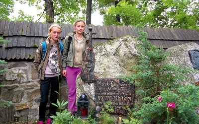 Marek „Maja” Łabunowicz wychował wielu młodych podhalańskich muzyków, m.in. z Cichego. Mali górale zachodzą na jego grób na cmentarzu na Pęksowym Brzyzku w Zakopanem