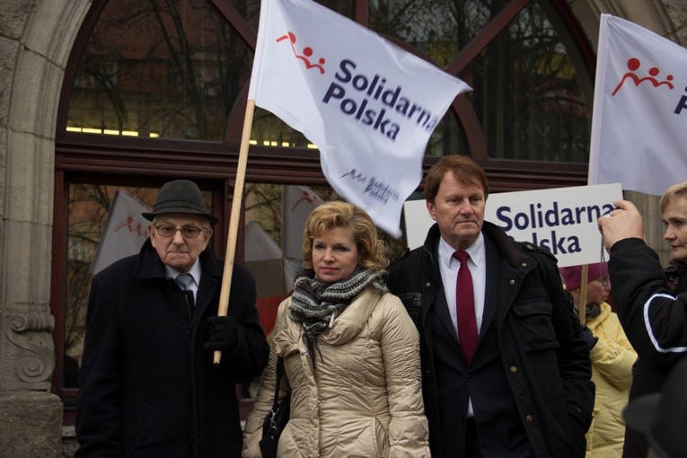 Kuroń niegodny ulicy