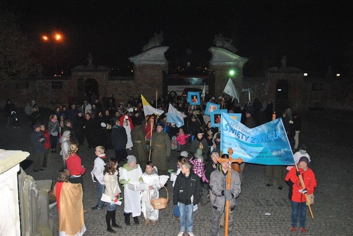 Holy wins, czyli święty wygrywa!