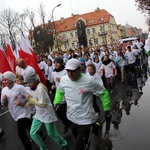 Pobiegli z flagą 