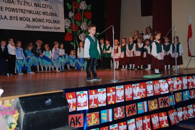 Patriotyczne występy przedszkolaków 