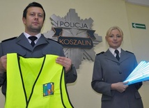 St. sierż Bartosz Wojewódzki i st. sierż. Monika Kosiec z Komendy Miejskiej Policji w Koszalinie