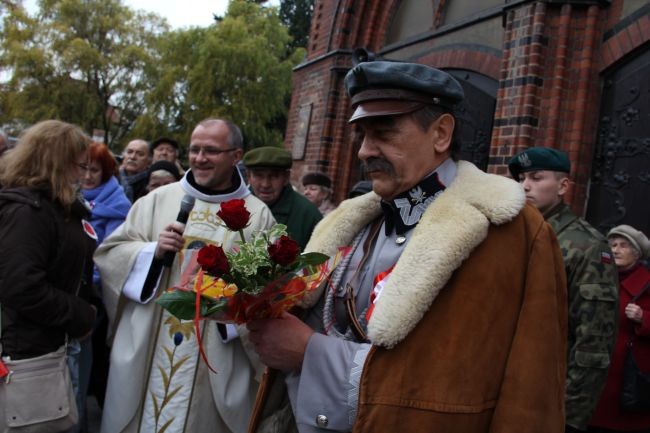 Marsz Niepodległościowy na osiedlu Karłowice-Różanka