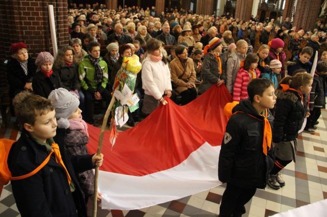 Marsz Niepodległościowy na osiedlu Karłowice-Różanka