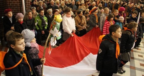 Marsz Niepodległościowy na osiedlu Karłowice-Różanka