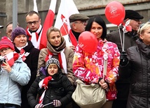 Parada Niepodległości w Gdańsku jest atrakcyjna dla starszych i młodszych. 