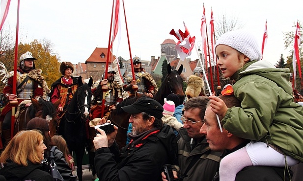 W zamyśle organizatorów gdańska Parada Niepodległości ma łączyć, a nie dzielić. Tegoroczne wydarzenie odbyło się w miłej atmosferze.  
