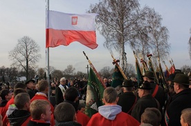 Myśliwskie sztandary pochyliły się nad grobami poległych za ojczyznę w 1920 r.