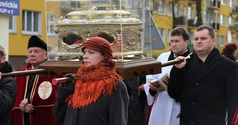Podczas obchodów św. Wiktorii jej relikwie niosły różne stany