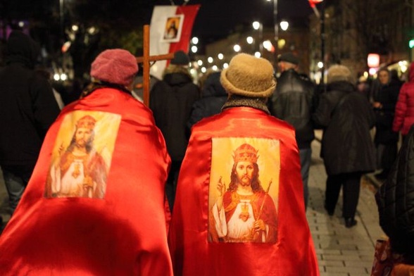 Episkopat krytycznie o Intronizacji