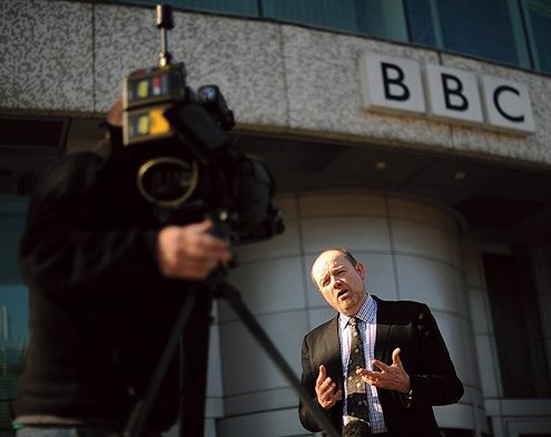 Mark Thompson – były dyrektor generalny BBC. 17 września 2012 r. zastąpił go George Entwistle, który 10 listopada podał się do dymisji, kiedy okazało się, że oskarżenie polityka o pedofilię w wyemitowanym przez BBC filmie było kłamstwem 