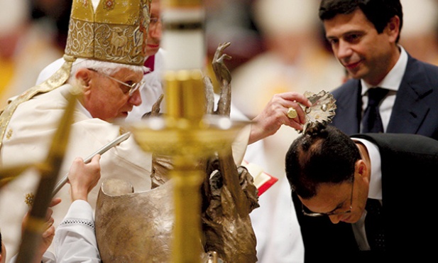 22 marca 2008 r. Magdi Cristiano Allam, muzułmanin, przyjął chrzest z rąk Benedykta XVI. „To było jak snop światła w moim życiu” – mówi Allam