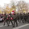 Przemarsz wojsk był jedną z głównych atrakcji dla najmłodszych uczestników uroczystości