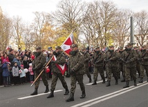 Przemarsz wojsk był jedną z głównych atrakcji dla najmłodszych uczestników uroczystości