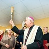 Pomieszczenia nowej kliniki poświęcił abp Wojciech Ziemba