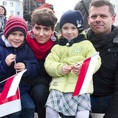  – Jesteśmy dumni z tego, że jesteśmy Polakami – mówią Anna i Daniel Tomaszewscy z dziećmi Marią i Michałem