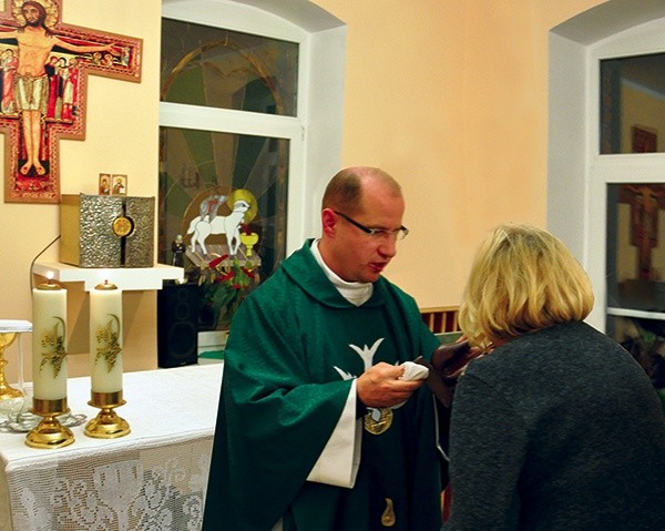  W kaplicy Niepokalanego Poczęcia NMP modlą się nie tylko uczestnicy rekolekcji, ale i wielu mieszkańców Żar