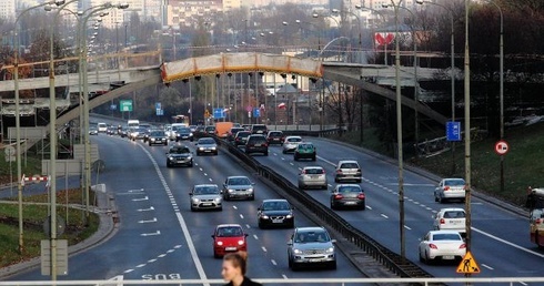 Dojazdy do pracy kosztują. Ale zarobki w stolicy są wyższe