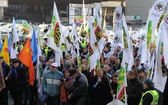 Protest związkowców przed Śląskim Urzędem Wojewódzkim