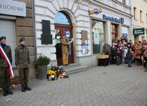 Niepodległościowy wiec-happening pod Czytelnia Polską w Białej 