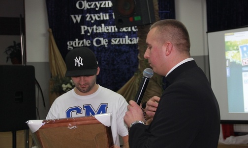 Do gimnazjum przybył na zaproszenie ks. Jacka Zielińskiego