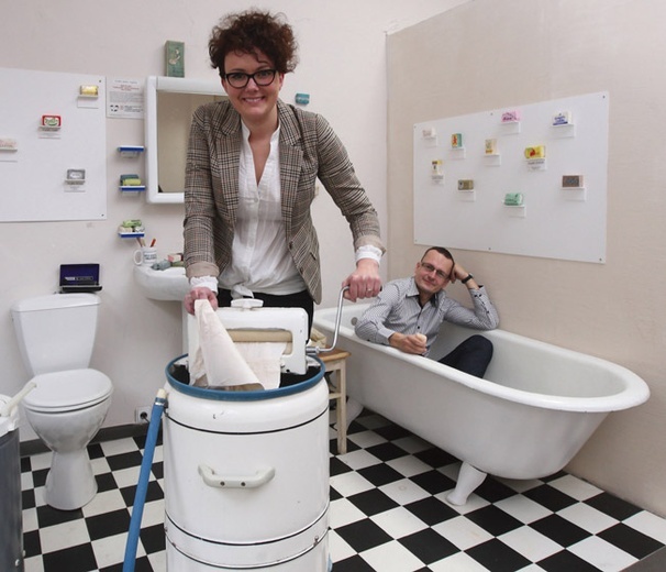 Daria Kieraszewicz i Adam Bujny mówią, że prowadzenie muzeum mydła  to dla nich czysta przyjemność
