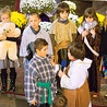 Dzieci zaprezentowały przedstawienie o św. Jakubie, pokazujące, że nawet porywczy człowiek może stać się wielki, jeśli posłucha Jezusa