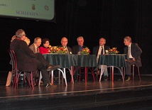  Dyskusja panelowa inaugurująca konferencję w Teatrze Nowym 