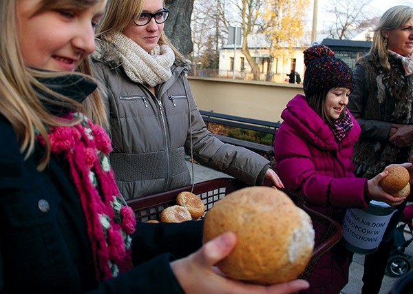  „Elżbietki” były rozdawane parafianom po każdej Mszy św.